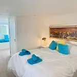 Kingsize Master Bedroom With En