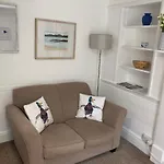 Flat With Cornish Charm, Parking And Garden