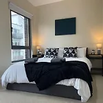 Stylish 2Br Apt With City Views Near Belfast Centre