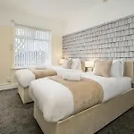 Delia'S 3-Bedroom Apartment In Liverpool