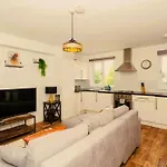 Family Comfort - Southend Stays