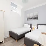 Charming 2Bedroom Apt On Thistle Street