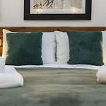 Host & Stay - Grafton Rustic