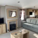 Coghurst Hall Holiday Home Sleeps 6, 2 Bedrooms