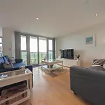 Modern Apartment By The Beach