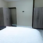 Modern House In Belfast, Street Parking, Sleeps 8