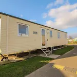 Superb 8 Berth Caravan At California Cliffs, Near Scratby Beach Ref 50006G
