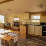 Superb 8 Berth Caravan At California Cliffs, Near Scratby Beach Ref 50006G