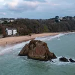 5 Sunny Cove - Direct Beach Access Sea Views