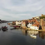 Awd Tuts 17Th Century Cottage By The Harbour