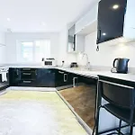 Breeze Inn - 2 Bed Apt With River View