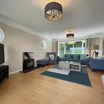 Bay View, Luxury House, Sleeps 6 Adults 3 Children