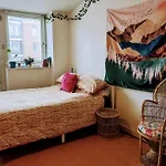 Colourful En-Suite Room In A Penthouse On The Docks!