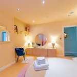 The Courtyard Suite By Margate Suites