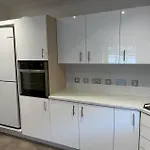 Spacious 2 Bedroom Flat Near Beach And Town Centre