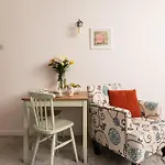 Horseshoe Cottage