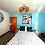 Charming 2Br Cottage In Devon | Fully Equipped & Cosy Retreat