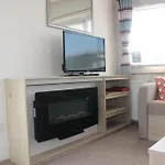 Lovely 6 Berth Caravan For Hire In Norfolk, By A Beautiful Beach! Ref 50030J