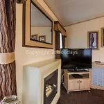 Brilliant 6 Berth Caravan For Hire With Decking By The Norfolk Coast Ref 50064G