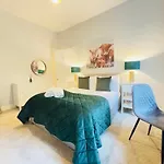 Deluxe City Centre Apartment