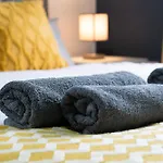 Open Mind Property - Hottub,7 Beds & Free Parking