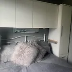 Seasideescape-2Br-Sleeps4-Parking-Petsok-Fireplace