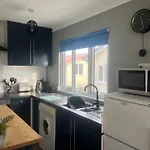 Seasideescape-2Br-Sleeps4-Parking-Petsok-Fireplace
