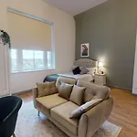 Cosy 1 Bed Studio In Great Location