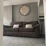 Ocean Apartment, 50 Yds To Beach, Sleeps 10