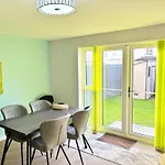 3 Bed House With Parking Near Airport