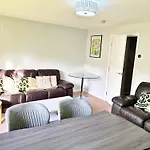 3 Bed House With Parking Near Airport