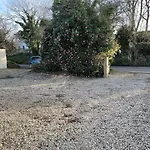 Tranquil 4 Bed Bungalow, Large Garden, Plenty Of Parking