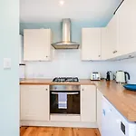 Host & Stay - Blue Bolthole On Vicarage Lane