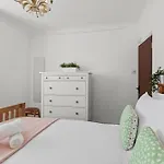 Rosey Cosy Cottage With Garden By My Getaways
