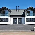 Finest Retreats - Sea Skapya