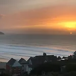 Beautiful 2 Bed Apartment With Stunning Sea Views