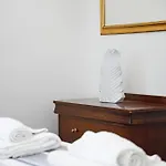 Unique! 5Br In Queen Street
