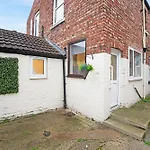 Unique! 5Br In Queen Street