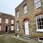 Stylish Georgian House In Rye Centre