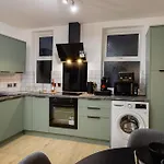 2 Bedroom, 1 Bathroom Apartment