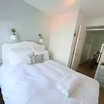 Beach Pebble Cottage - Close To Town & Beach