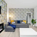 Sleek And Stylish Flat In Plymouth!