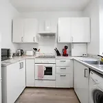 Sleek And Stylish Flat In Plymouth!
