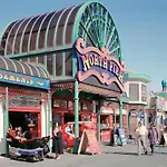 Oak Suite - 2 Bed - Sleeps 4 - Central Blackpool
