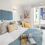 Perfect Location - 2 Bedroom Apartment