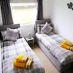 Chalet Bonair Spacious Comfortable 2 Bedroom Chalet Sleeping 4 Dartmouth
