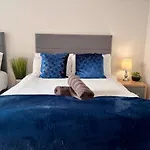 Franks Apt 4 - Roof Terrace - Sleeps 6