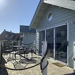 Sophie Beach Hut At The Bay, Sleeps 4, 2 Dogs Welcome