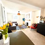 Palms 1 - Wood Burner, 5 Min Walk To Beach+Parking