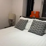Castle Street - City Centre 2 Bedroomed Apt Sleeps 8